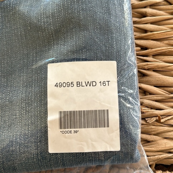 Chadwick’s Cropped Jean with Comfort Waistband Size 16T - Picture 2 of 4